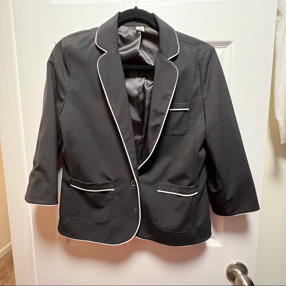 BP Black white piping blazer large